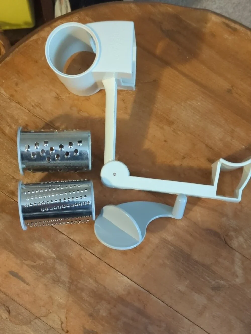 Pampered Chef Deluxe Cheese Grater With 2 Graters
